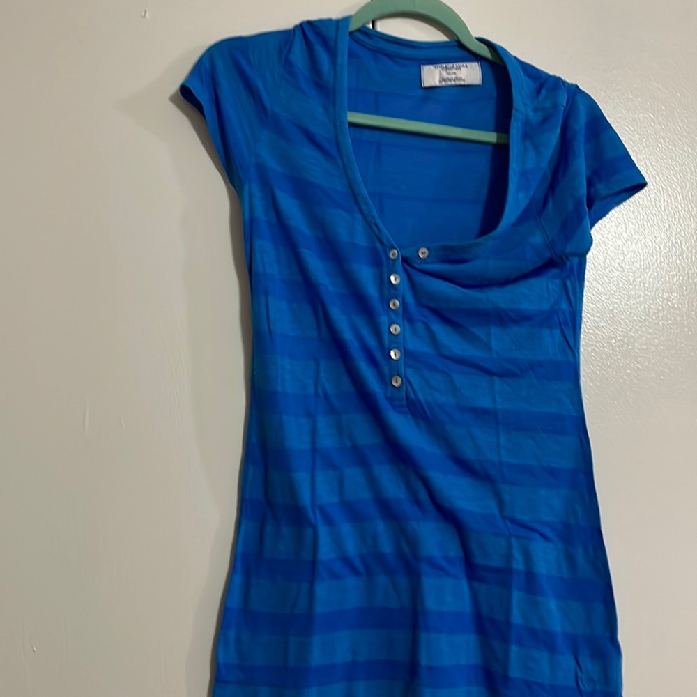 Large American Eagle TShirt Dark Blue & Blue V neck Stripes half button